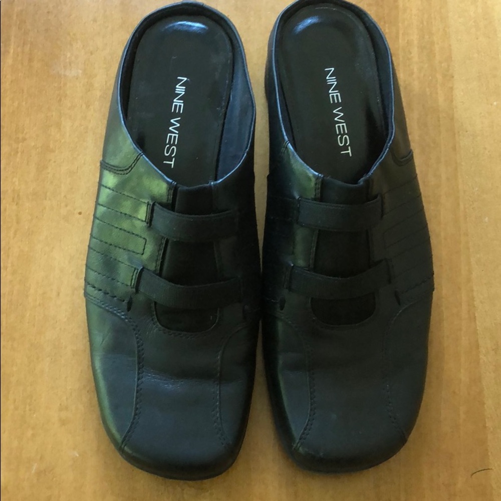 Nine West size 7M slip on black leather